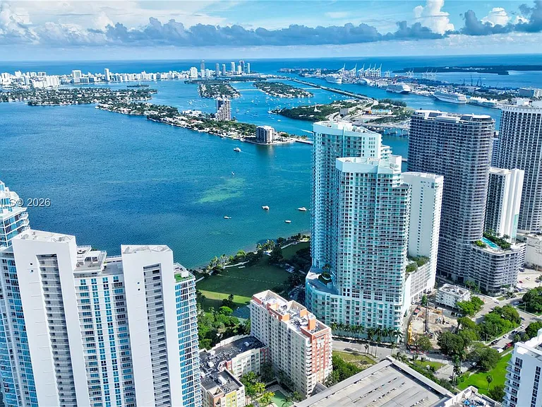 2020 N Bayshore Dr #1905 — Photo 3