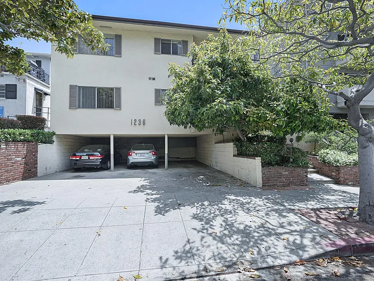 1236 McClellan Dr #1 — Photo 2