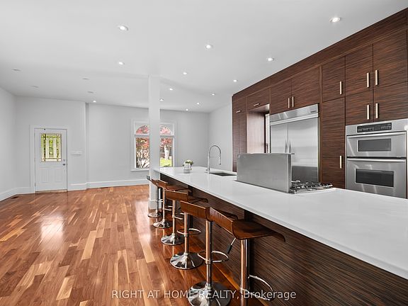 5th image of 455 Saint James St