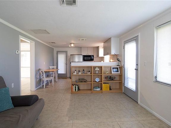 4th image of 123 W Palm Grove Ave