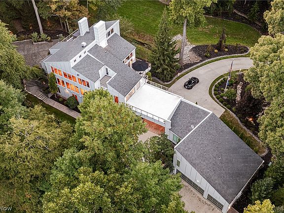 3rd image of 3660 Chagrin River Rd