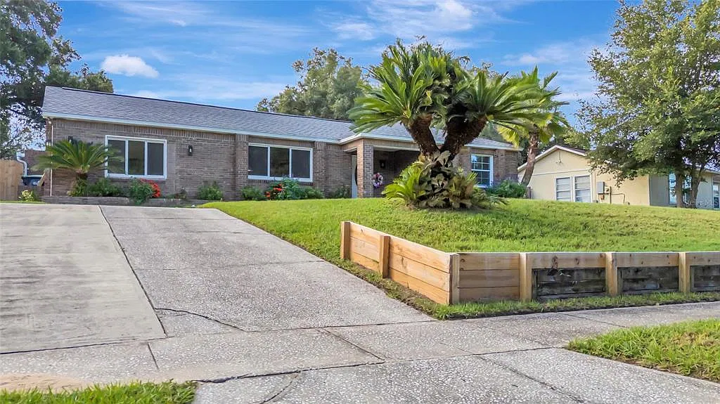 3 bed, 3.0 bath, 1600 sqft, $2,700 — Photo 4