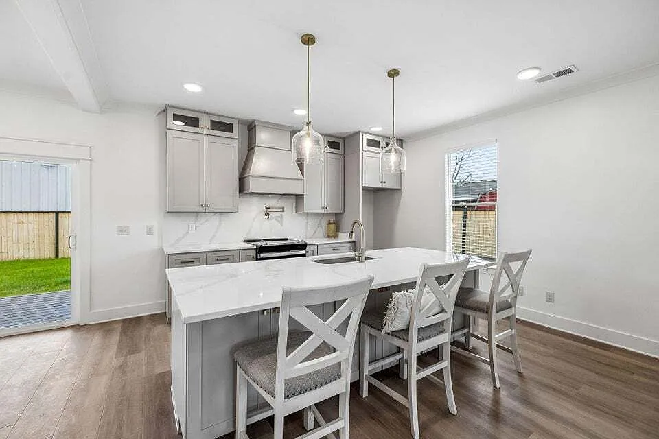 106 North Moss Avenue - 1 — Photo 2