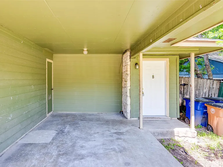 5208 Bogey Ct #B — Photo 34