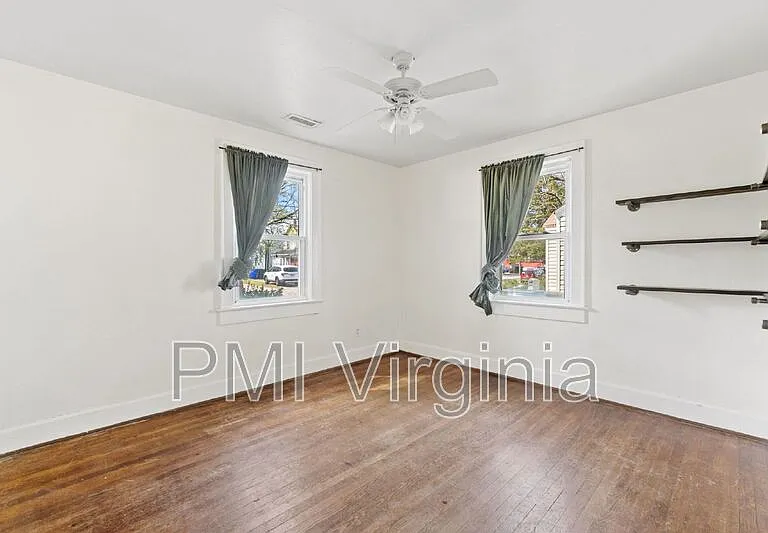818 W 42nd St — Photo 6