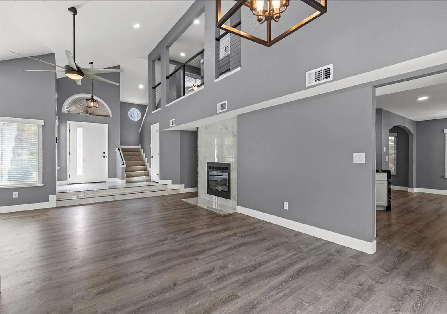 Renovated 4bd Contemporary Home Huge Backyard — Photo 4