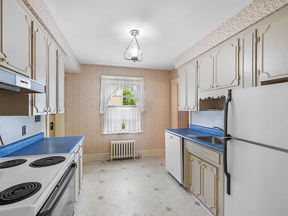 4th image of 75 Mount Edward Rd