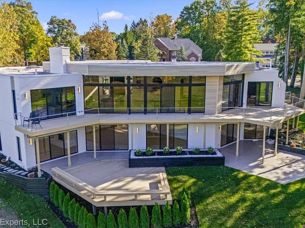 1972 Sherwood Gln, Bloomfield Hills, MI 48302