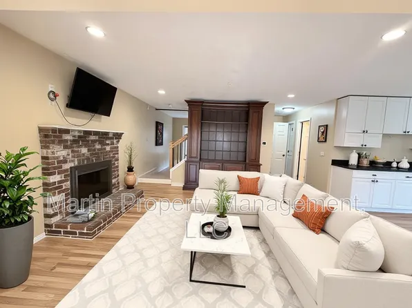 1 Ernies Dr, Littleton, MA 01460