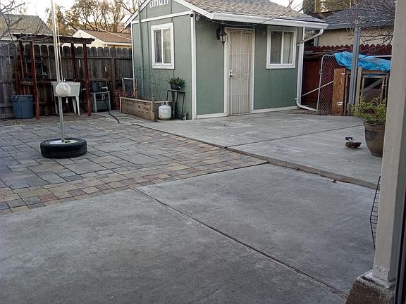 4th image of 458 E Barrymore St