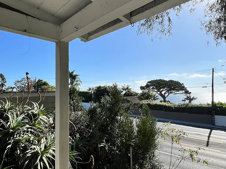 2200 S Coast Hwy #B — Photo 10