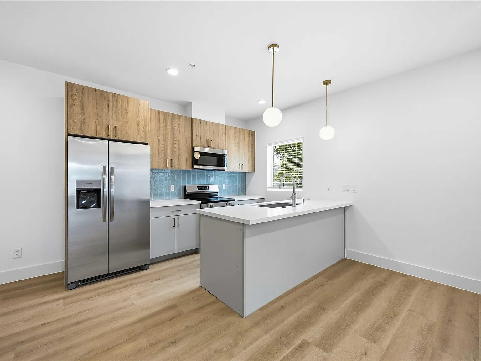1 bed, 1.0 bath, 900 sqft, $1,350 — Photo 2