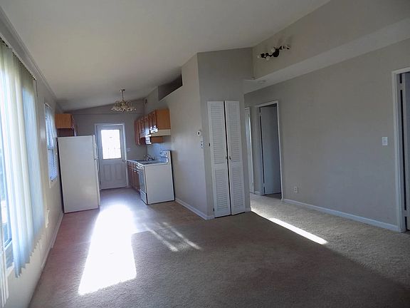 2nd image of 1425 Evans Ave