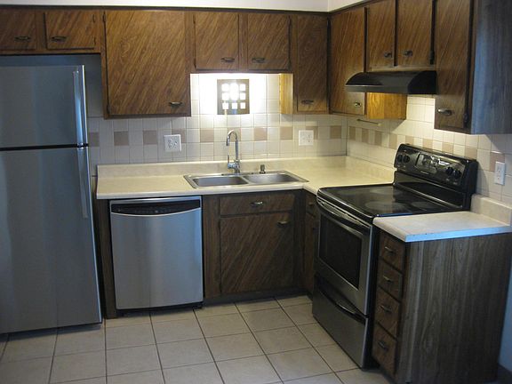 kitchen with smoothtop range...SS appliances