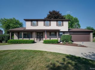 18871 Comstock St, Livonia, MI 48152