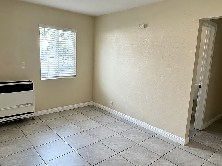 1929 Pine Ave #3 — Photo 6