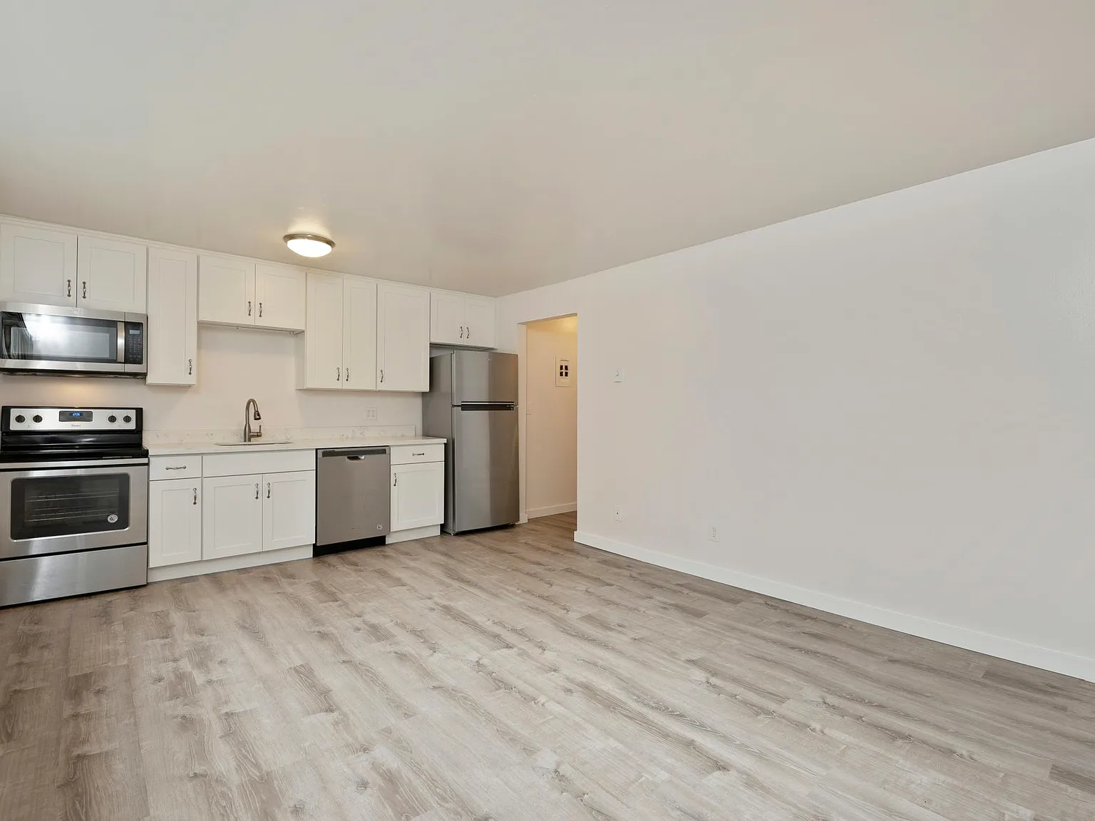 Kam Lo Apartments — Photo 3