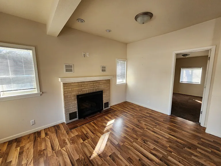 288 S Hickory St #LOWER — Photo 8