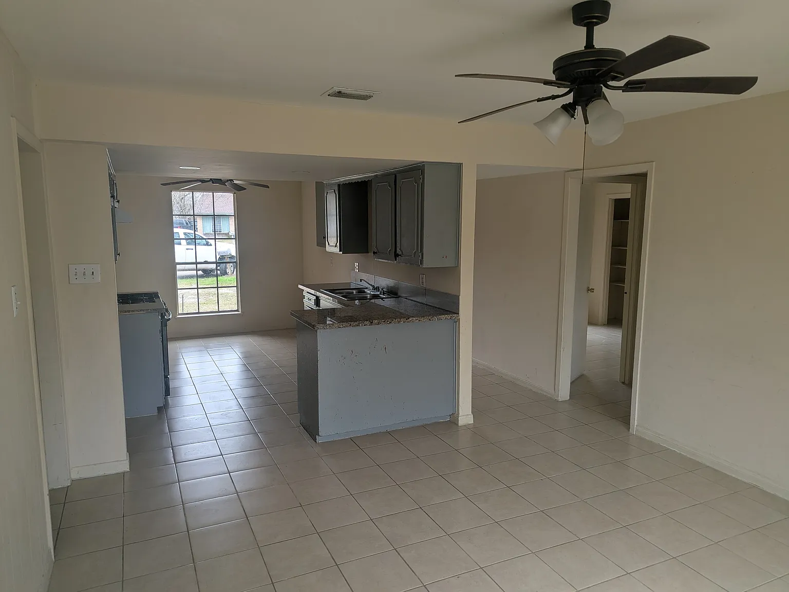 3 bed, 1.5 bath, 1017 sqft, $1,400 — Photo 4