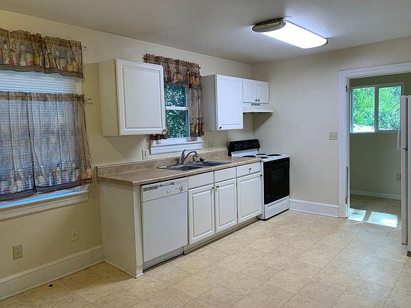 4th image of 5 Evergreen St