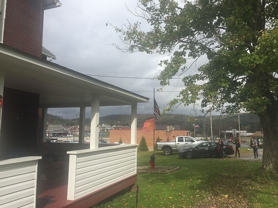 2nd image of 611 3rd Ave
