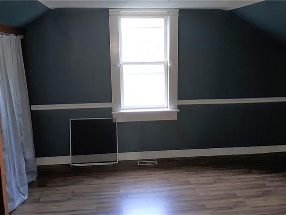 3rd image of 338 Ottawa St