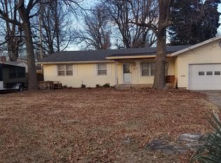 921 E Lindberg St, Springfield, MO 65807