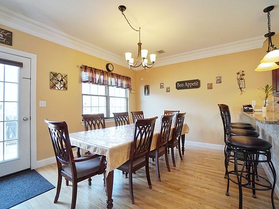 5th image of 36 Persimmon Ln