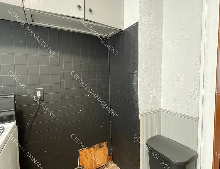 916 Perry St — Photo 15