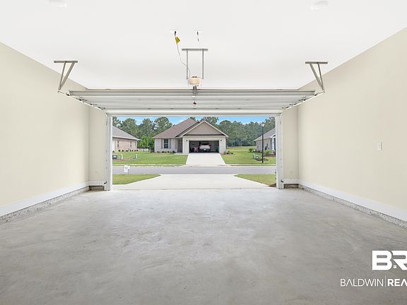 4th image of 9758 Lakeview Dr