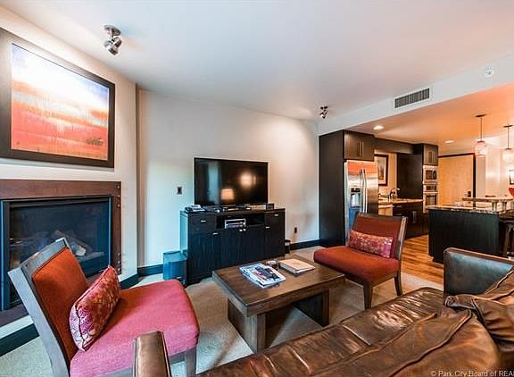 5th image of 201 Heber Ave #306D