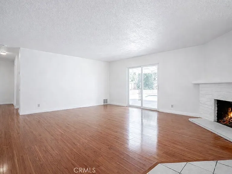 24033 Welby Way — Photo 6