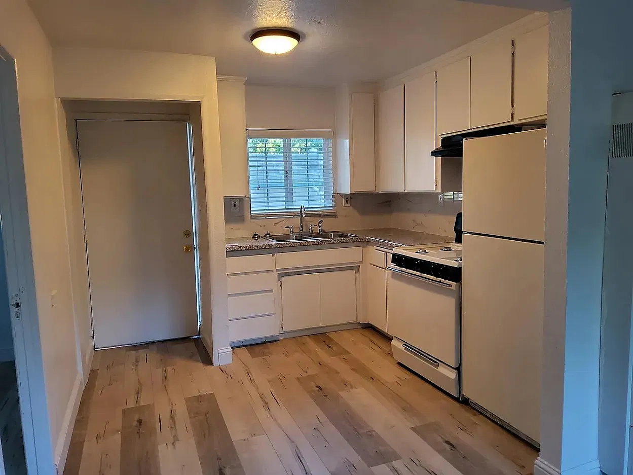 2 bed, 650 sqft, $1,295 — Photo 2