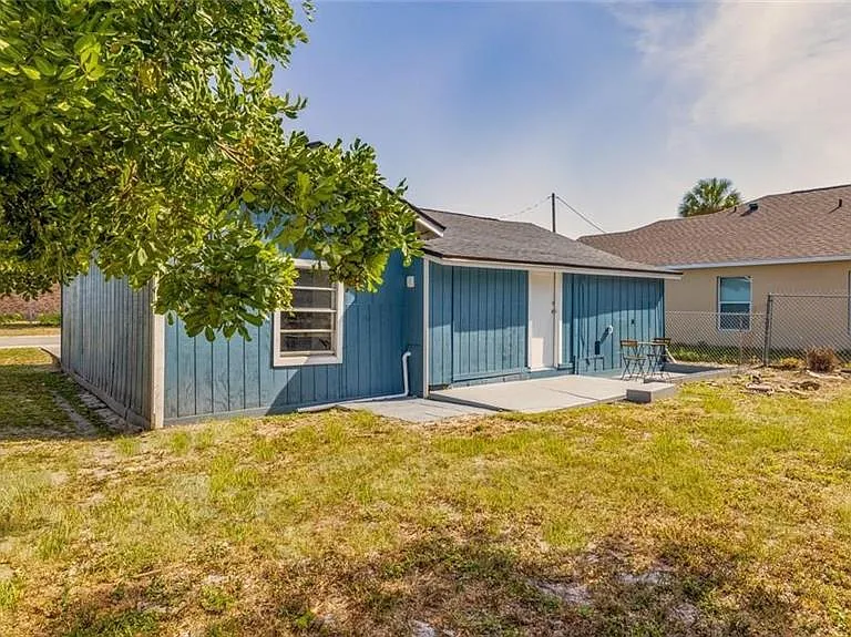 Carolyn Ave — Photo 22