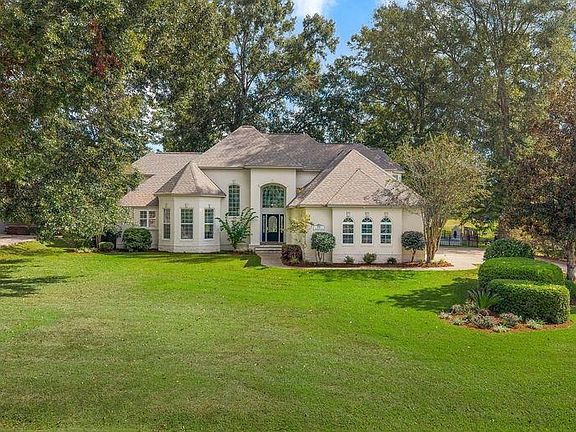 2nd image of 733 Plantation Dr