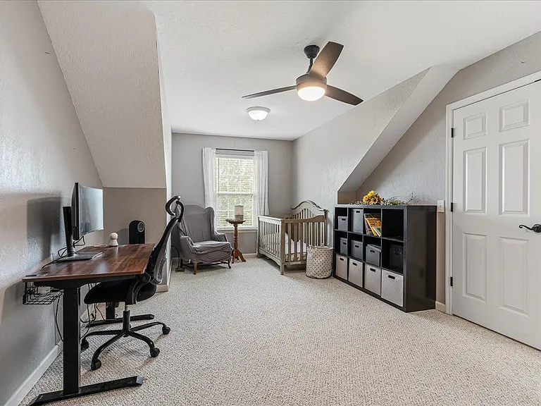 410 Ashbury Cir — Photo 17