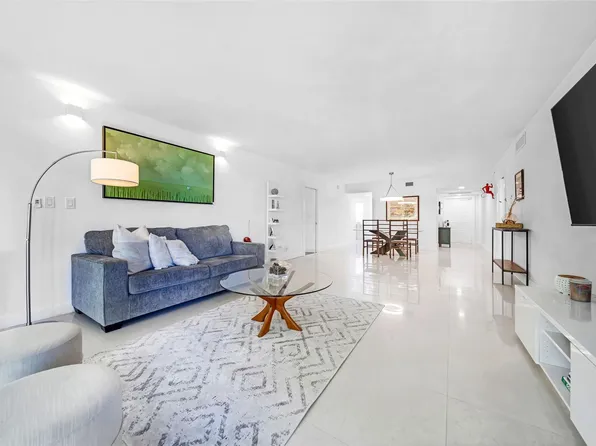 901 Cypress Grove Drive #202, Pompano Beach, FL 33069