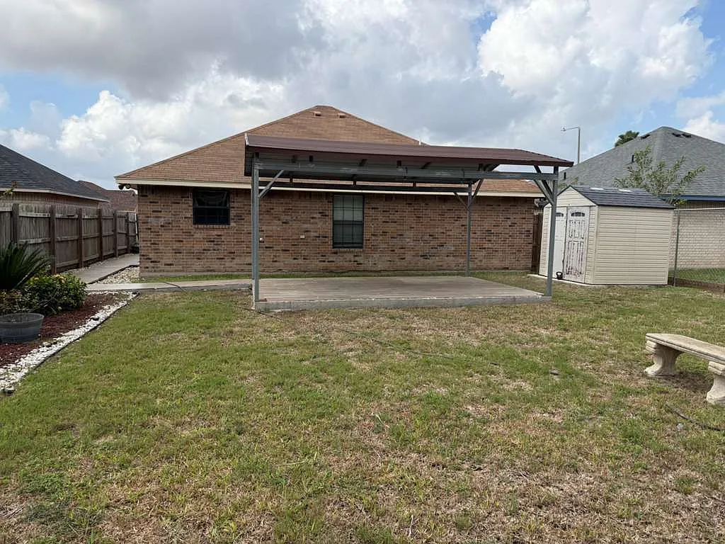 3 bed, 1500 sqft, $1,680 — Photo 2