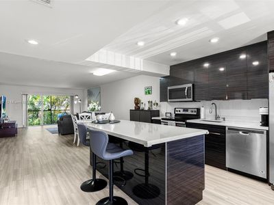 280 Racquet Club Rd APT 204, Weston, FL, 33326