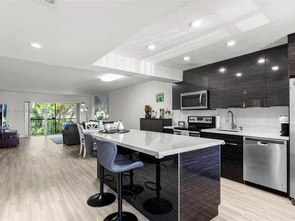 280 Racquet Club Rd APT 204, Weston, FL 33326