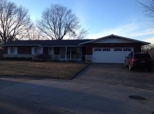 614 Ridgecrest Dr, Clinton, IA 52732