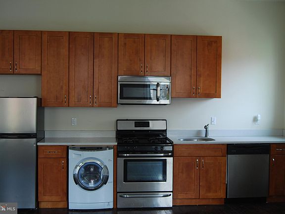 4th image of 1836 Delancey St #7