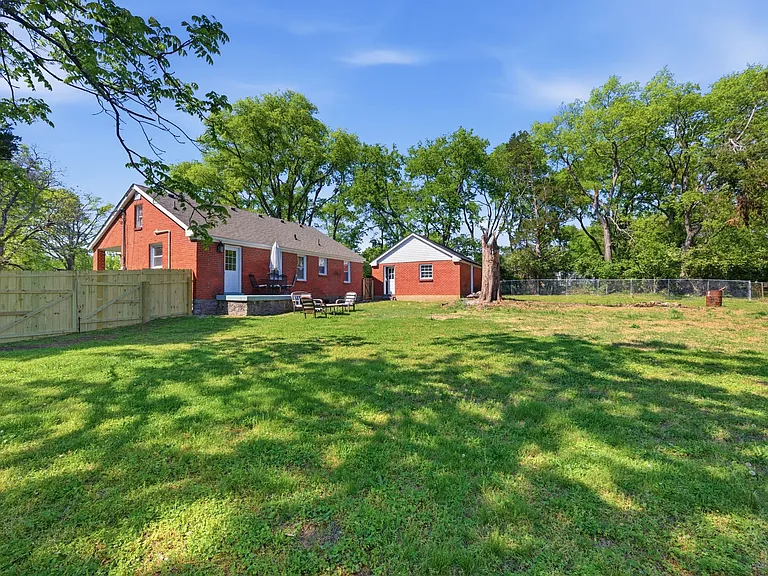 926 Idlewild Dr — Photo 27