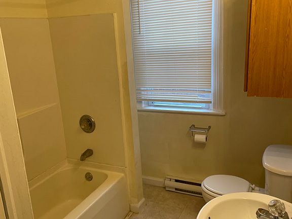 4th image of 141 S Mulberry St #2
