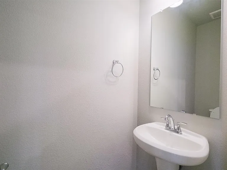 6434 New York St — Photo 9