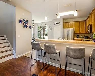 3 bed, 2.5 bath, 1672 sqft, $2,700 — Photo 2