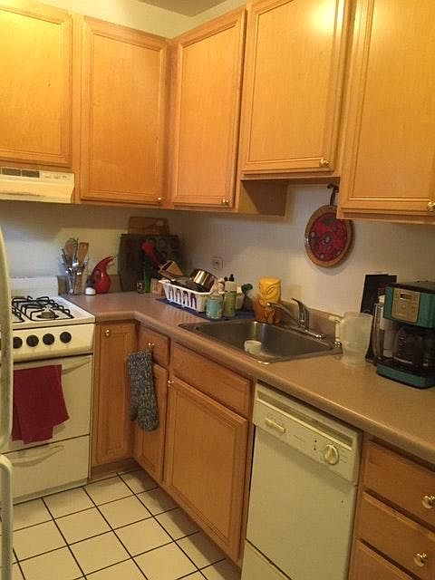 2nd image of 1216 W Victoria St #2