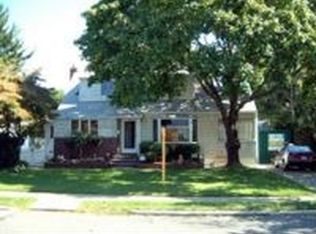 1305 Lakeside Dr, Wantagh, NY 11793