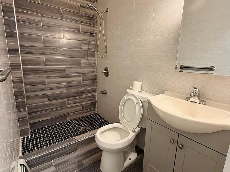 125 Wickham Ave #3B — Photo 6