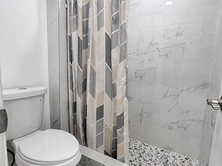 1407 Lakeview Dr E — Photo 10